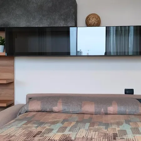 Monolocale Settimo Piano Con Garage Privato Floor With Private Garage Appartamento Vicenza